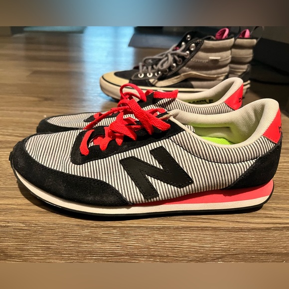 New Balance - Picture 2 of 5